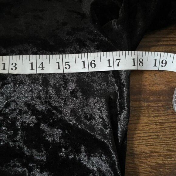 SANCTUARY Choker Neck Black Velvet Top Women’s XS goth grunge bell sleeve - Picture 5 of 9